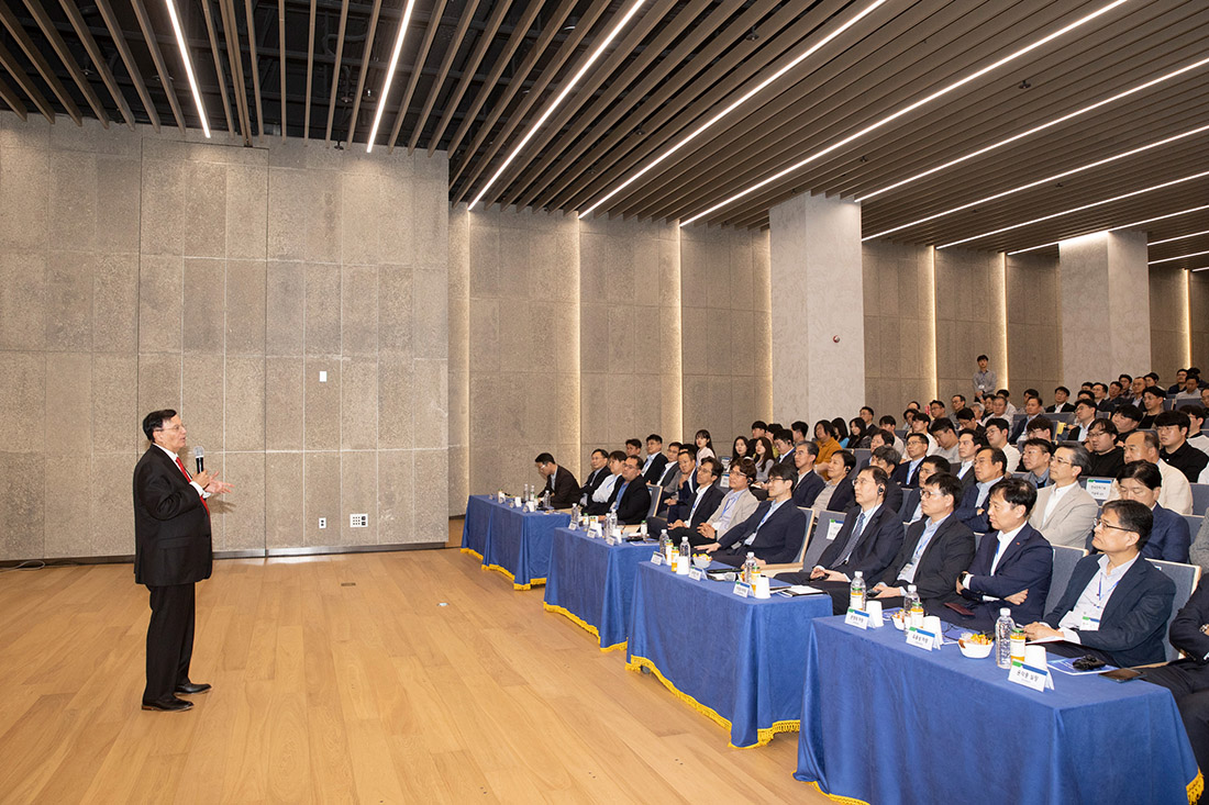 크리스 싱 홀텍 CEO 특별강연 크리스 싱 홀텍 CEO 특별강연